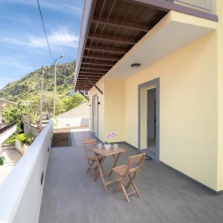 Fernandes House *